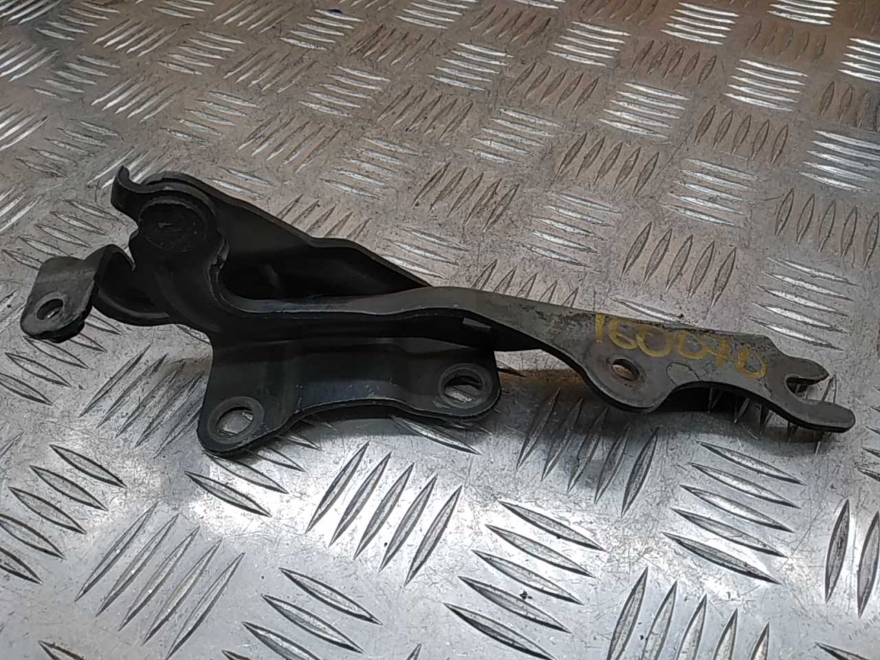 Петля капота левая