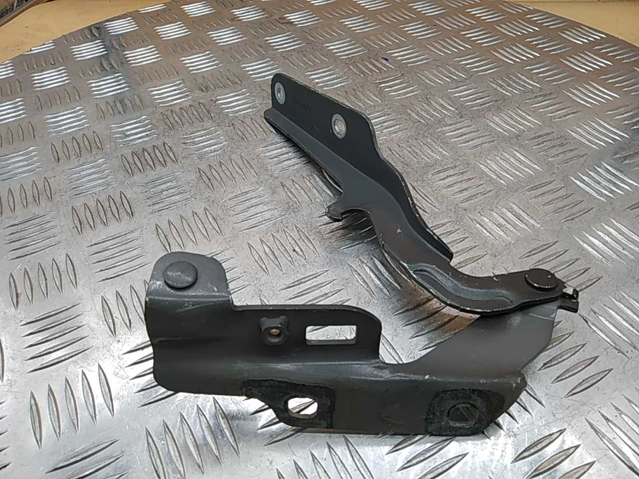 Петля капота правая