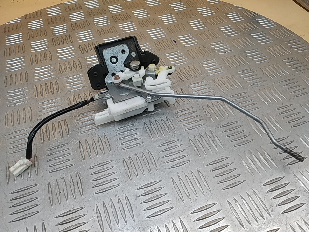 Замок багажника