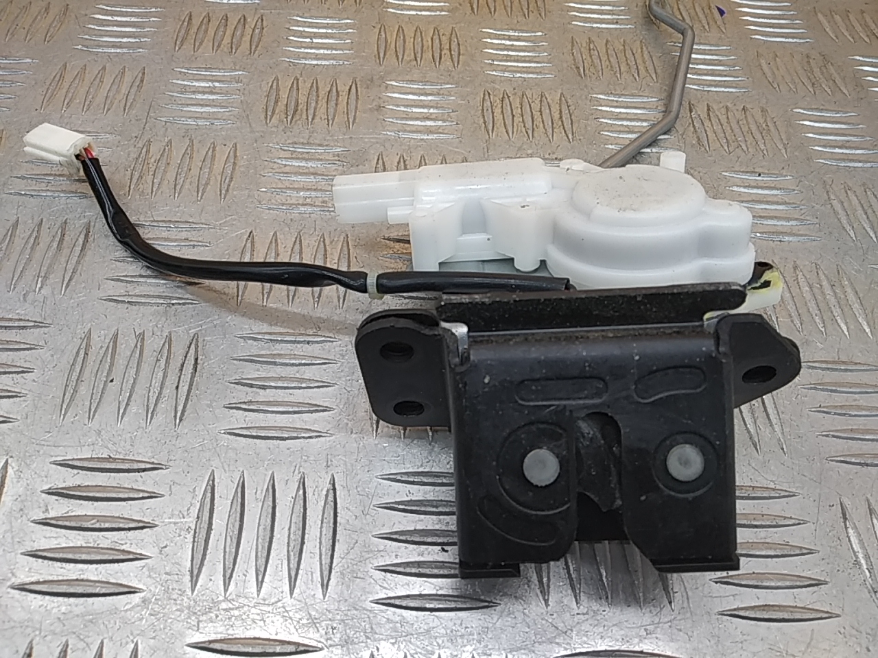 Замок багажника