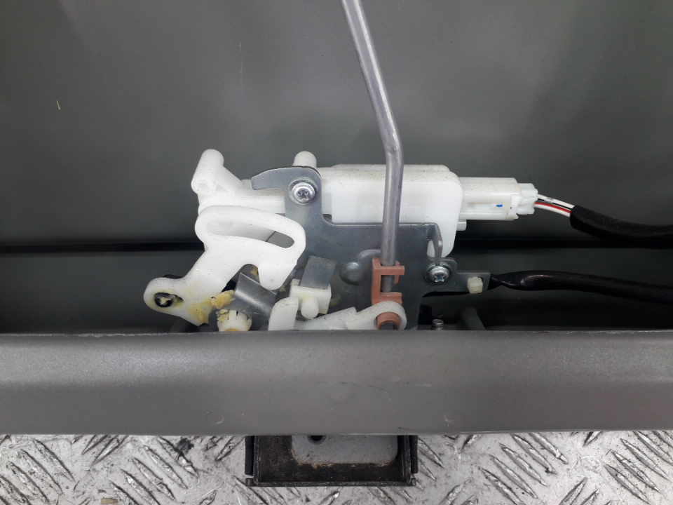 Замок багажника