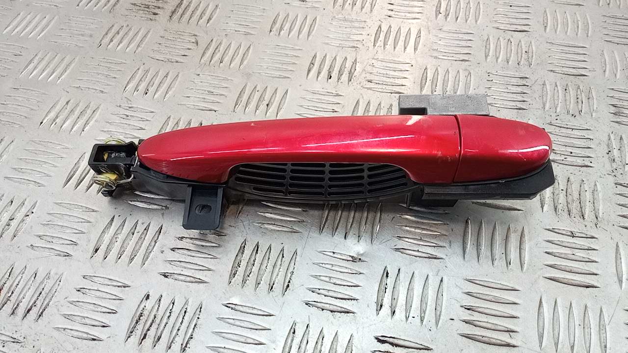 Ручка двери передней наружная левая