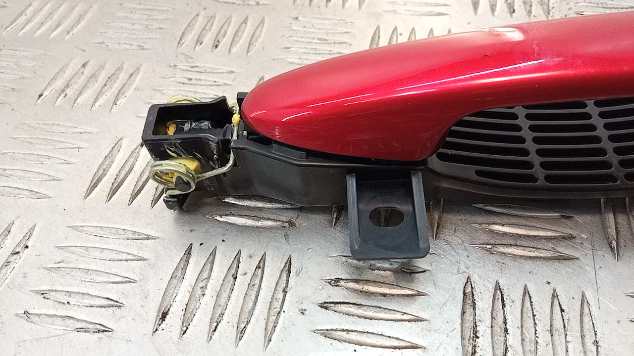 Ручка двери передней наружная левая