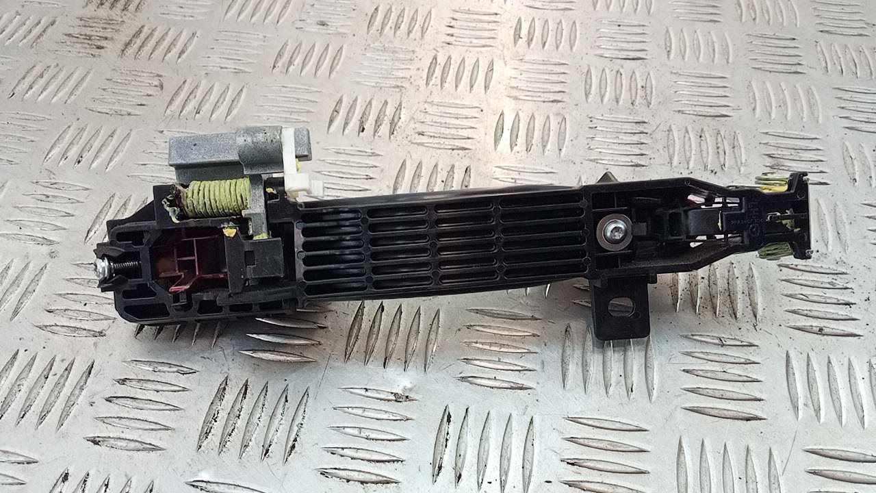 Ручка двери передней наружная левая