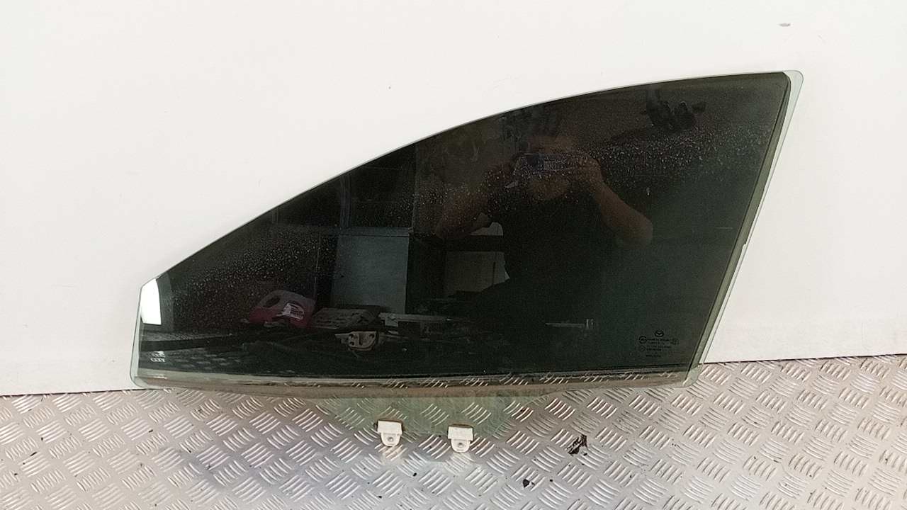 Стекло двери передней левой