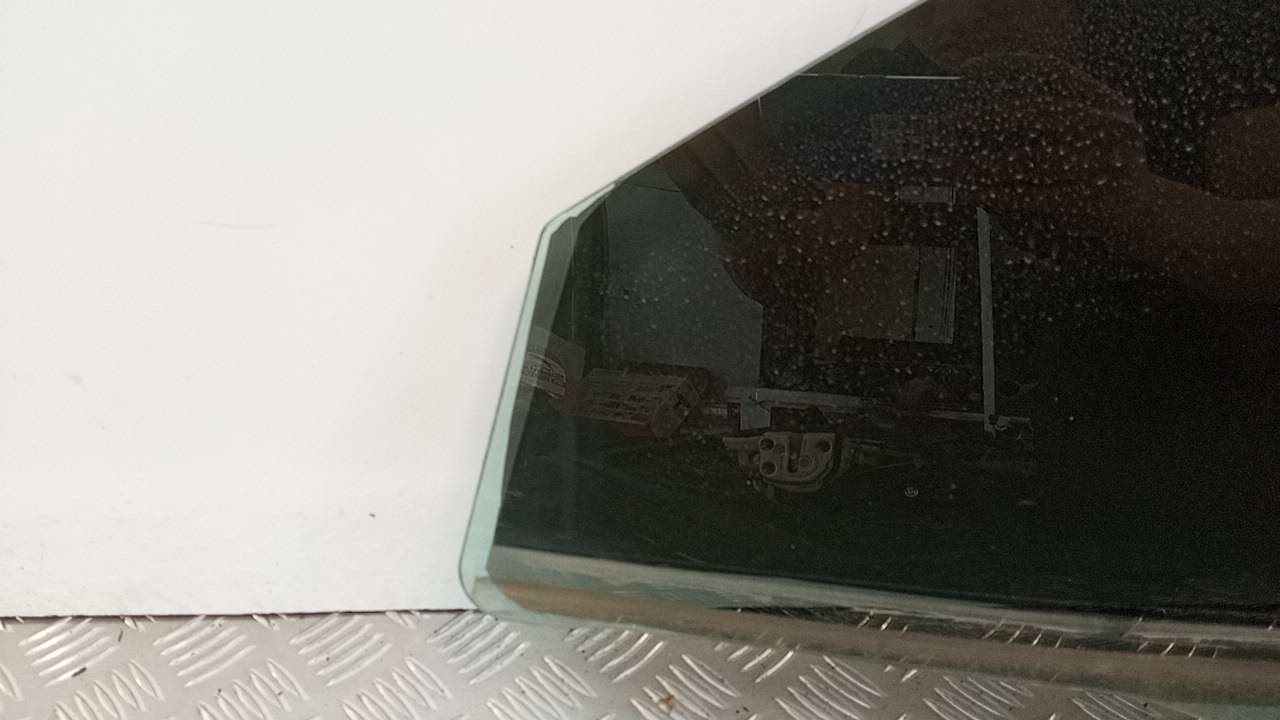 Стекло двери передней левой