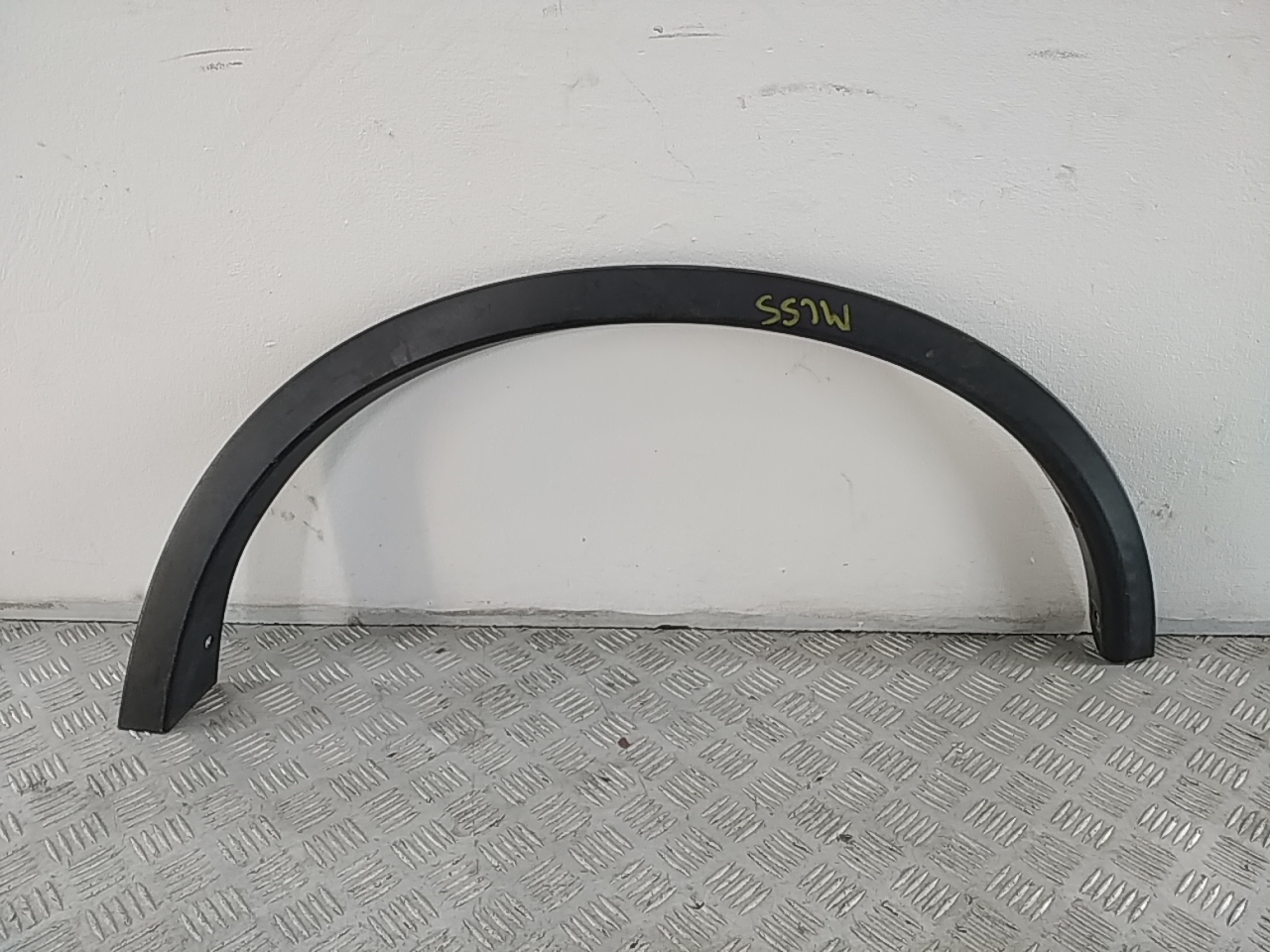 Накладка заднего крыла левого