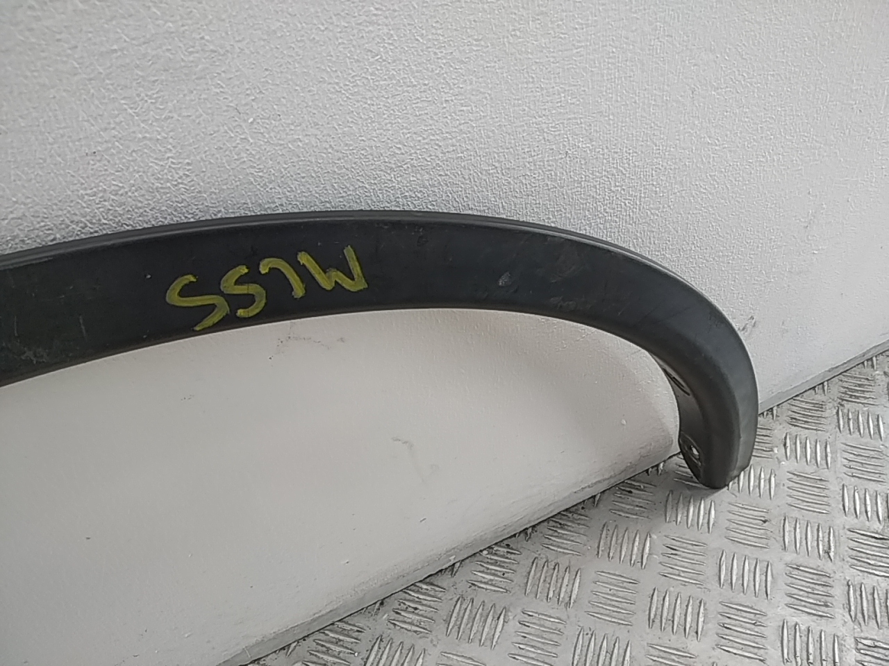 Накладка заднего крыла левого