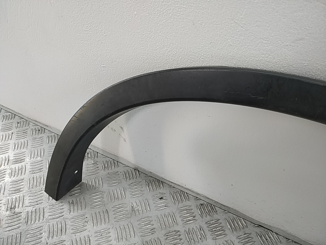 Накладка заднего крыла левого