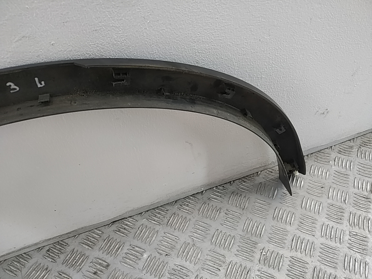 Накладка заднего крыла левого