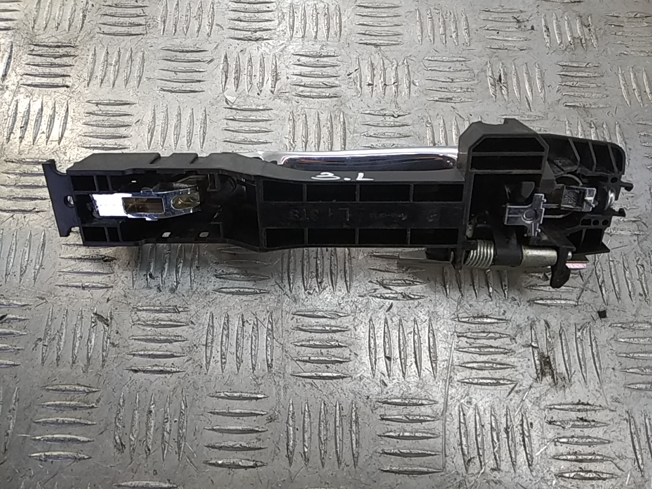 Ручка двери задней наружная левая