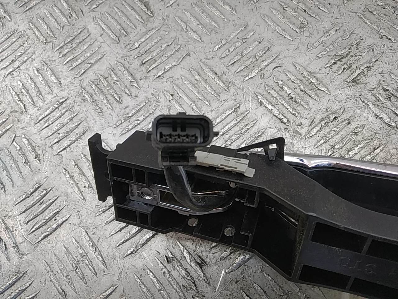 Ручка двери передней наружная левая