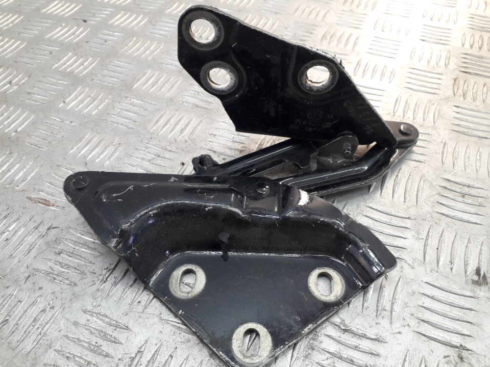 Петля капота правая