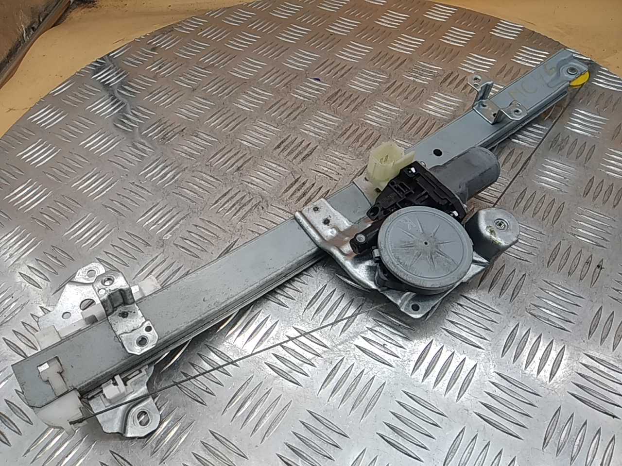 Стеклоподъемник электр. передний левый