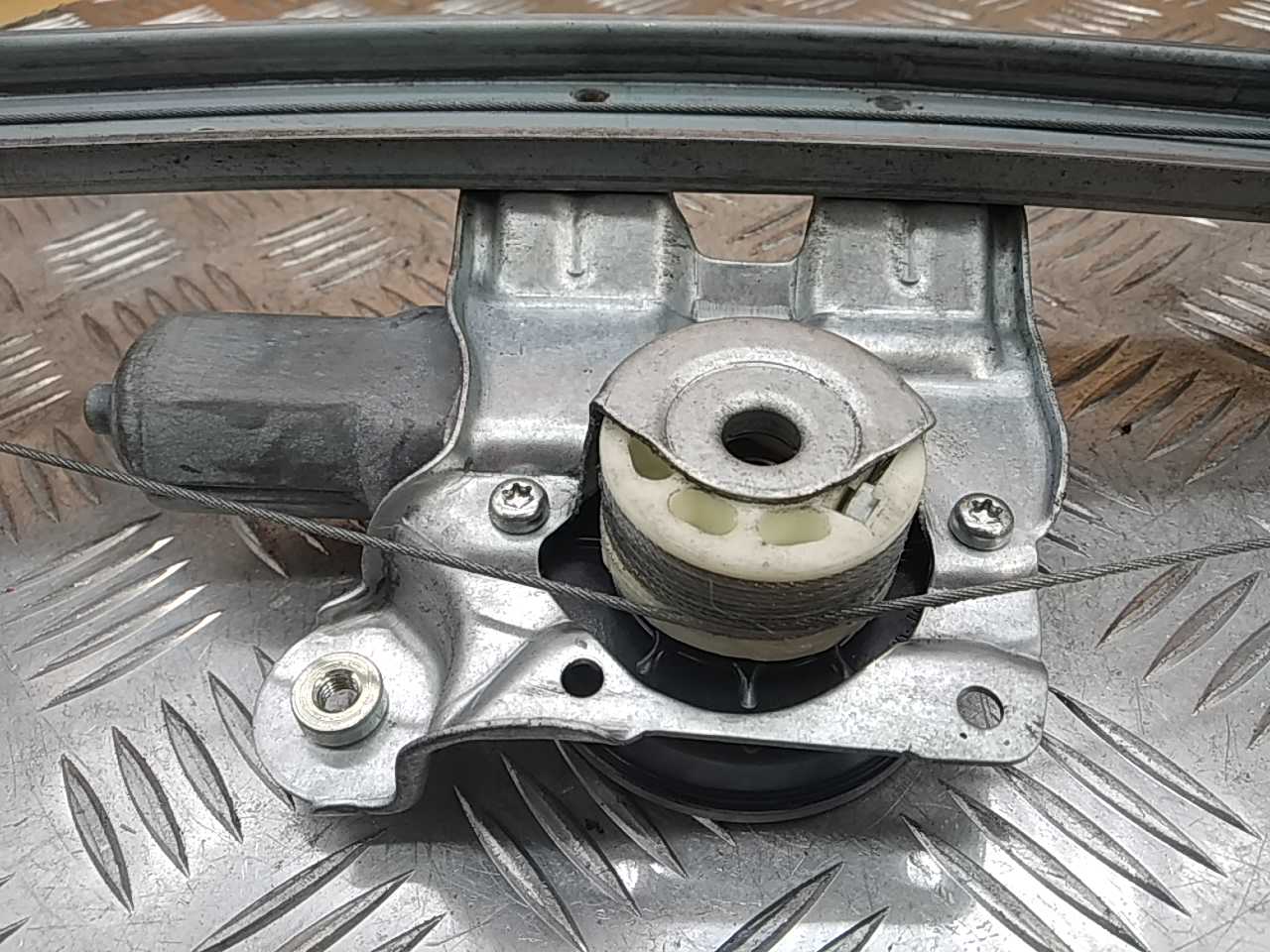 Стеклоподъемник электр. передний левый