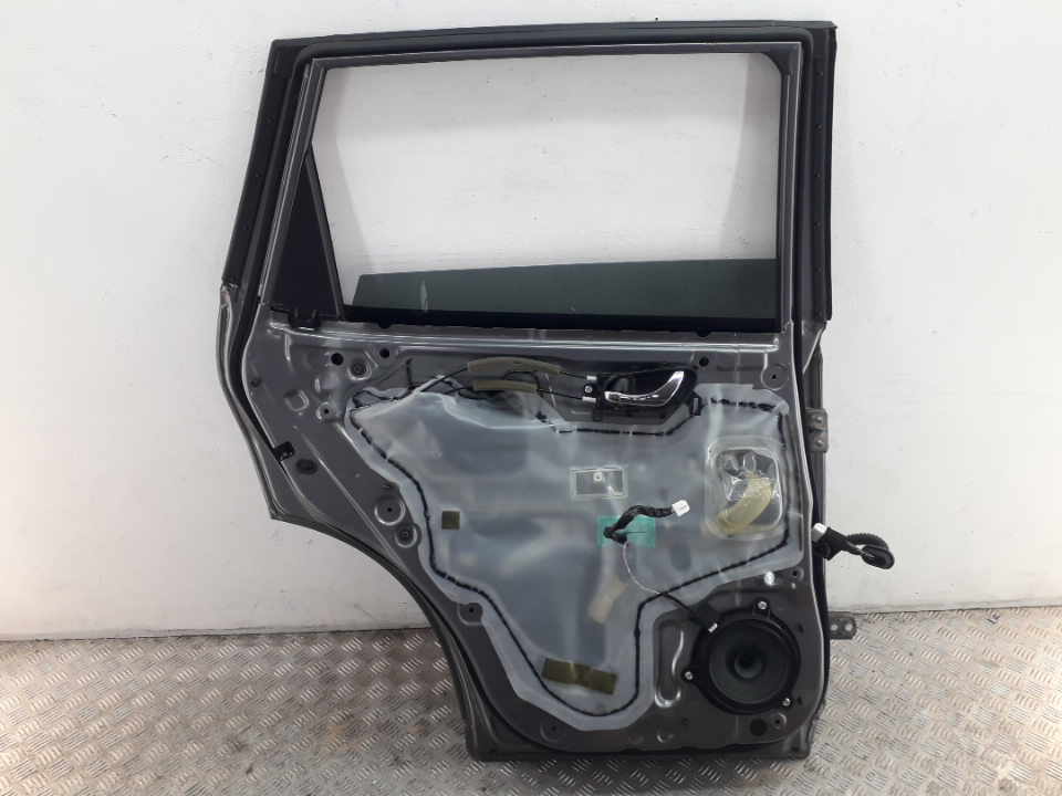 Дверь задняя левая