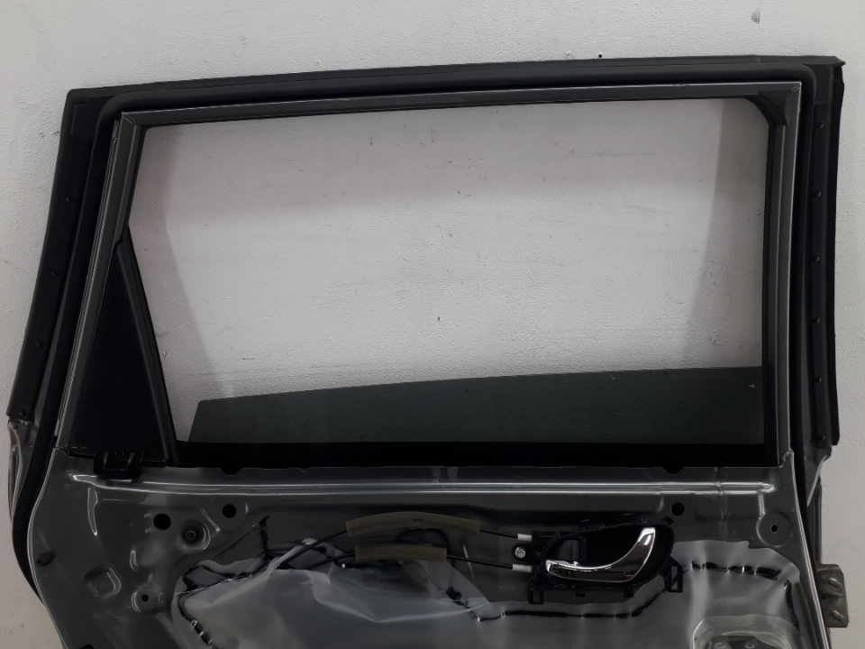 Дверь задняя левая