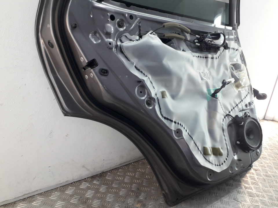 Дверь задняя левая