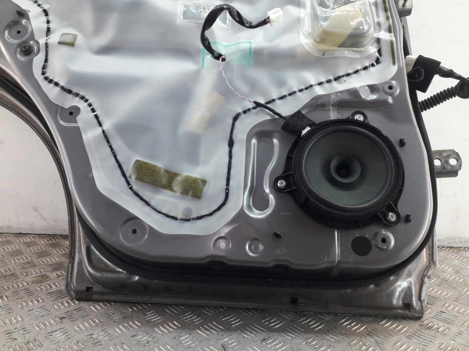 Дверь задняя левая