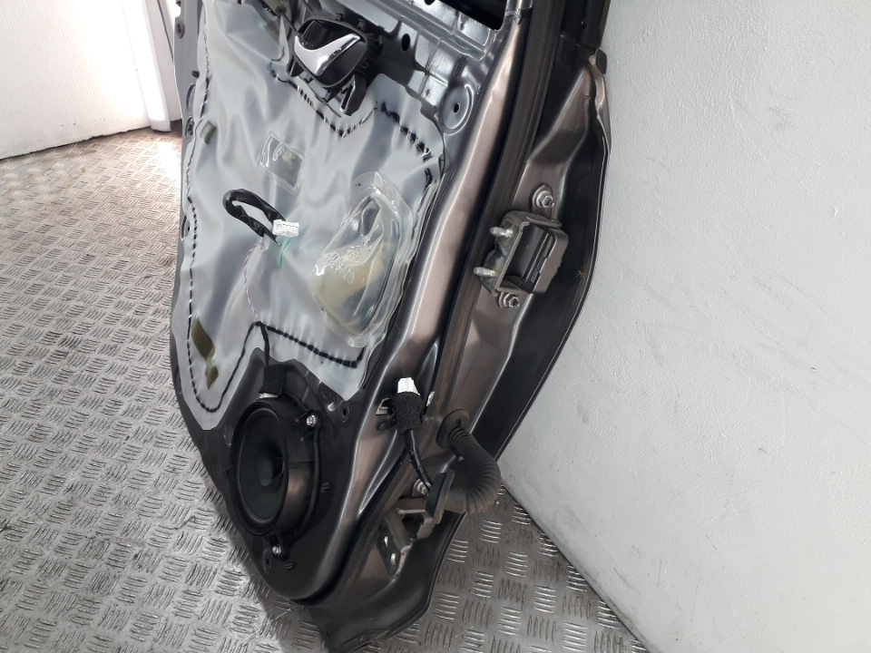 Дверь задняя левая