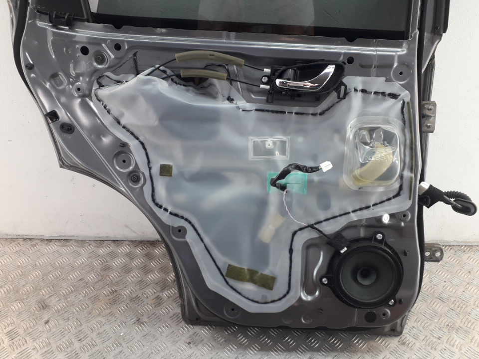 Дверь задняя левая