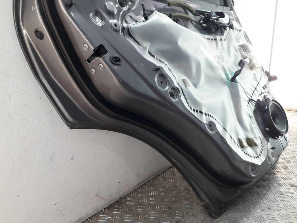 Дверь задняя левая