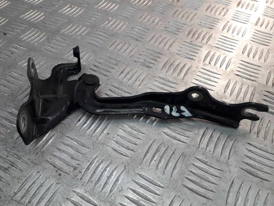 Петля капота левая