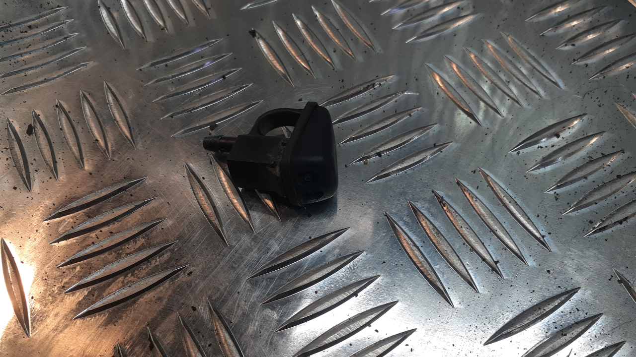 Форсунка омывателя лобового стекла