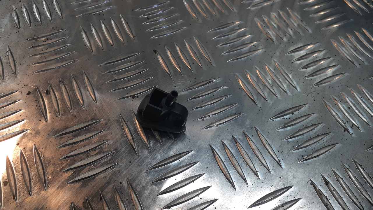 Форсунка омывателя лобового стекла