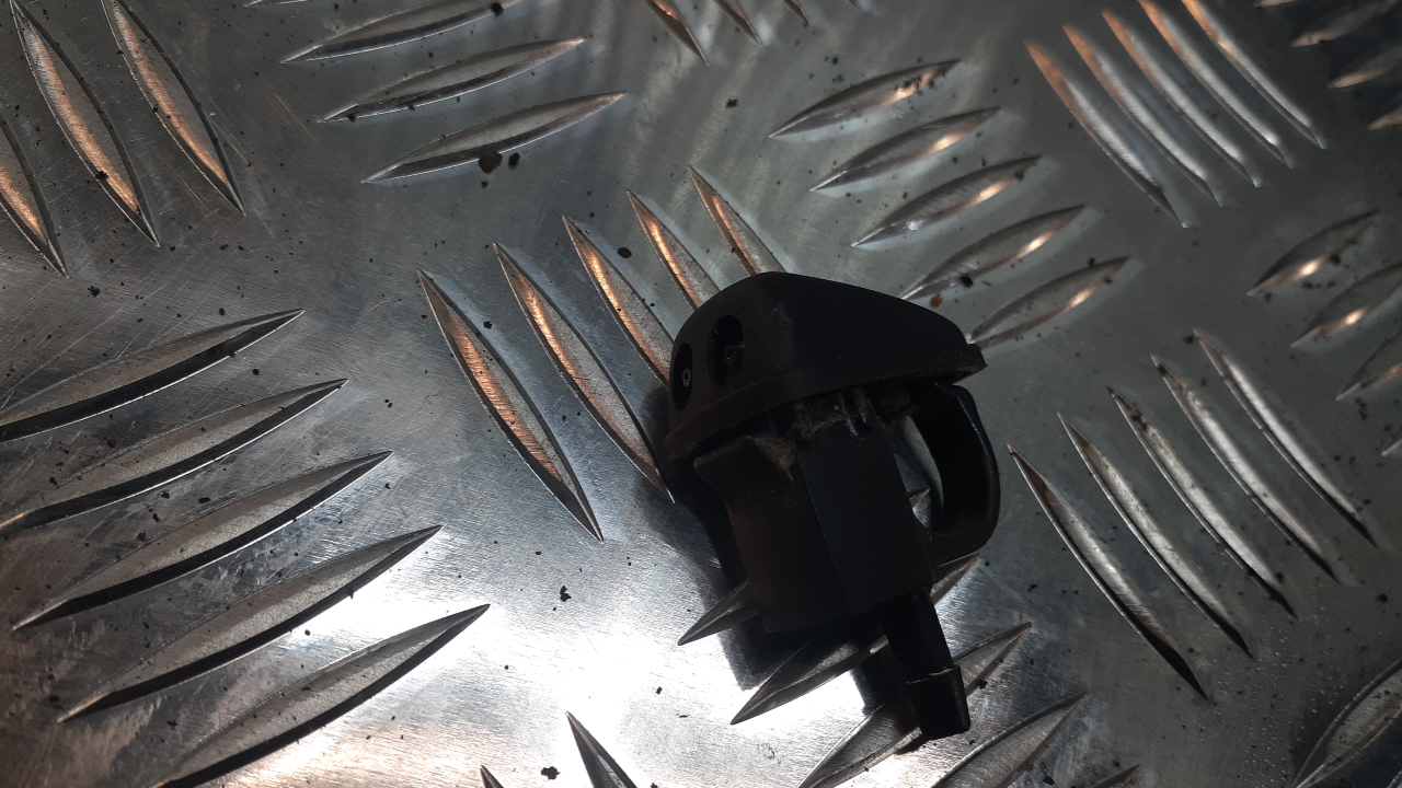 Форсунка омывателя лобового стекла