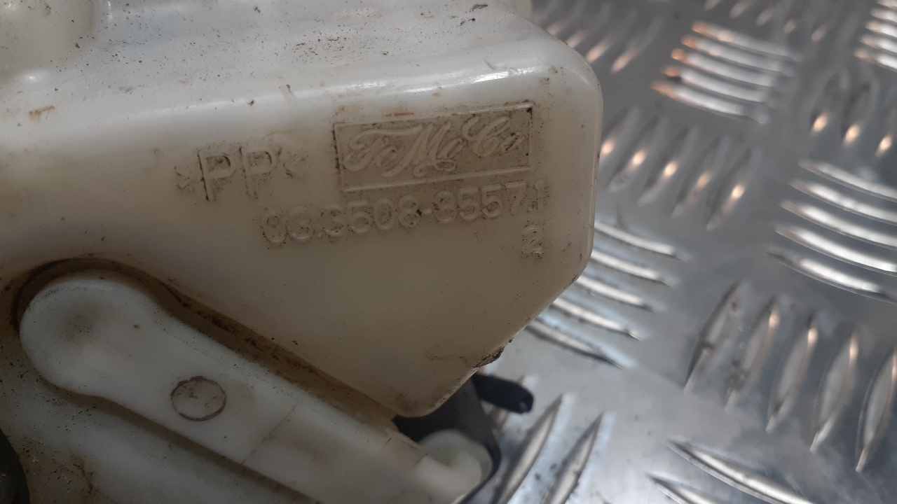 Бачок главного тормозного цилиндра