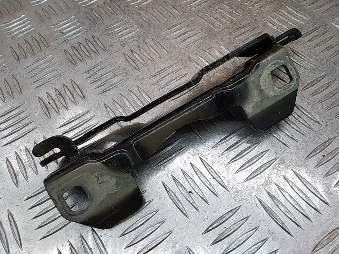 Петля капота правая