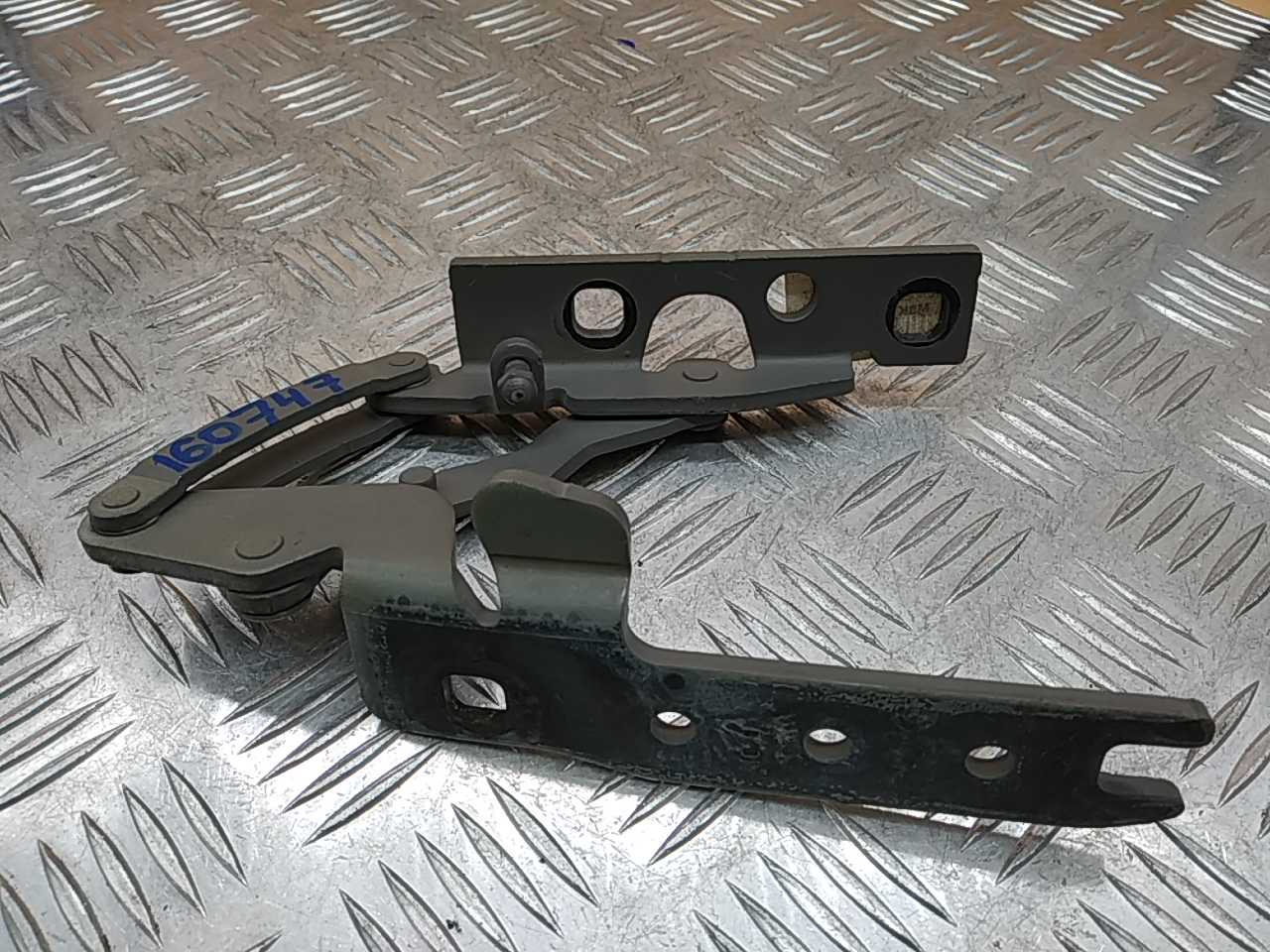 Петля капота левая