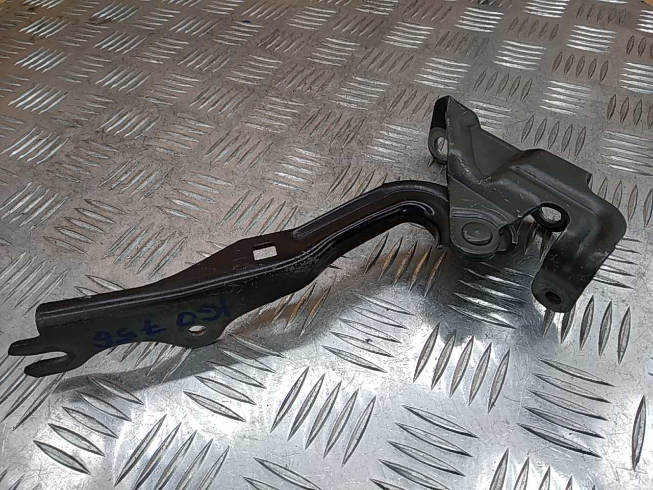 Петля капота правая