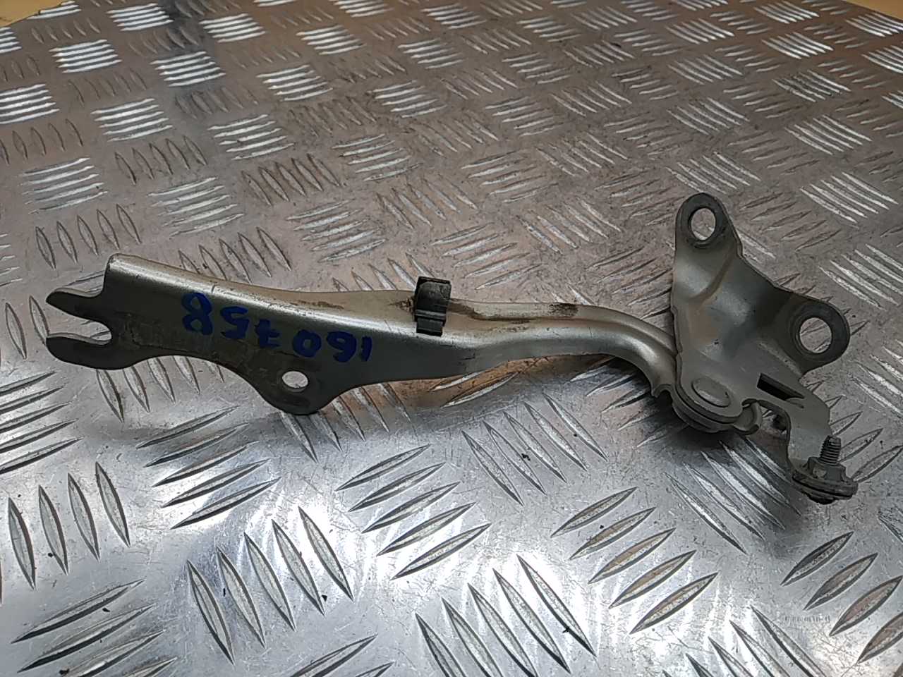 Петля капота правая