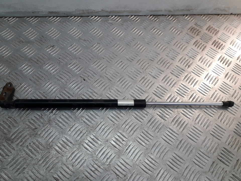 Амортизатор двери багажника