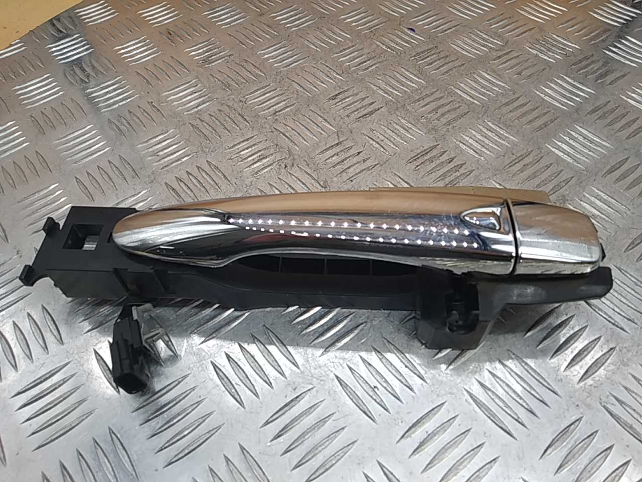 Ручка двери передней наружная левая