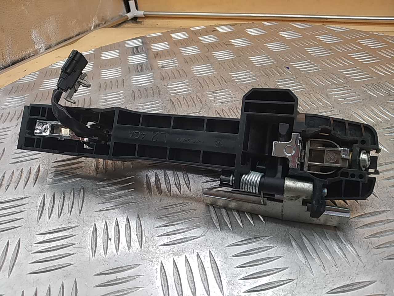 Ручка двери передней наружная левая