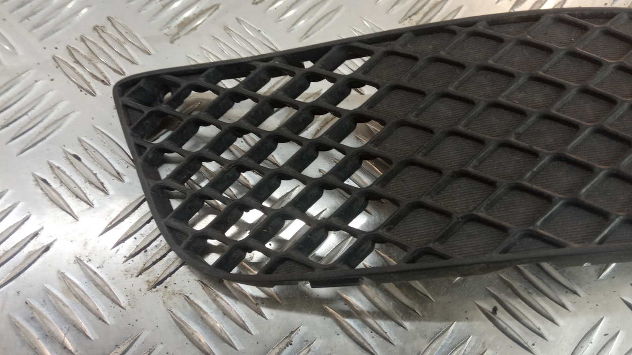 Решетка в бампер левая