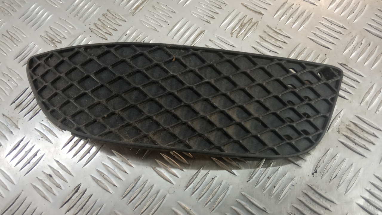 Решетка в бампер правая
