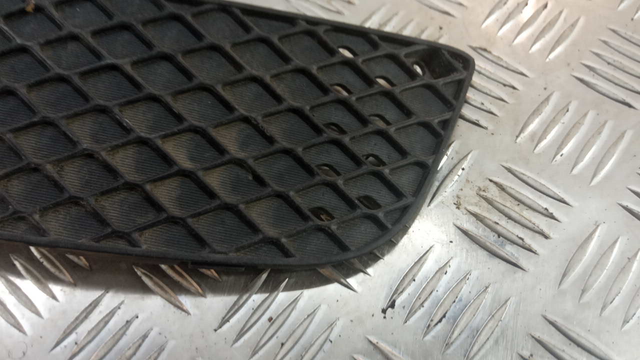 Решетка в бампер правая