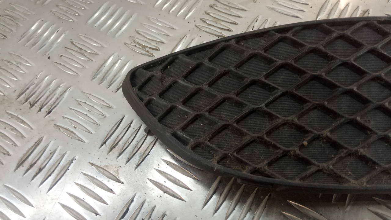 Решетка в бампер правая