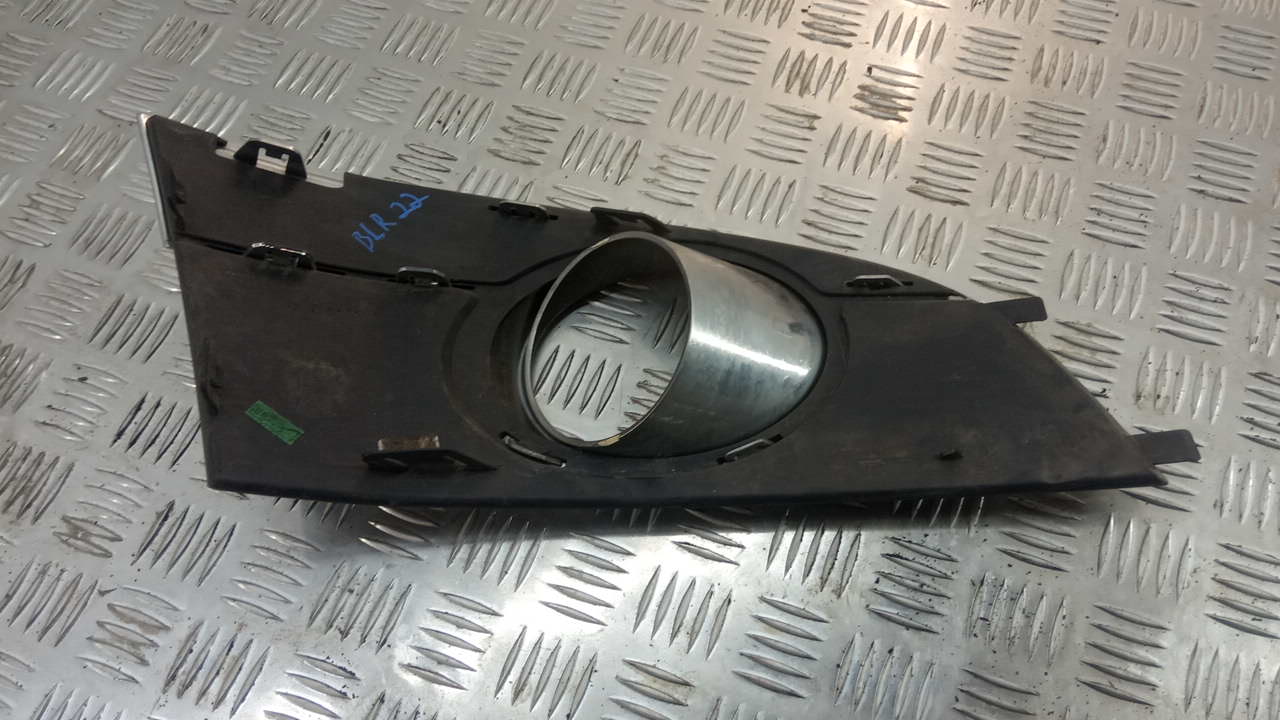 Рамка противотуманной фары левой