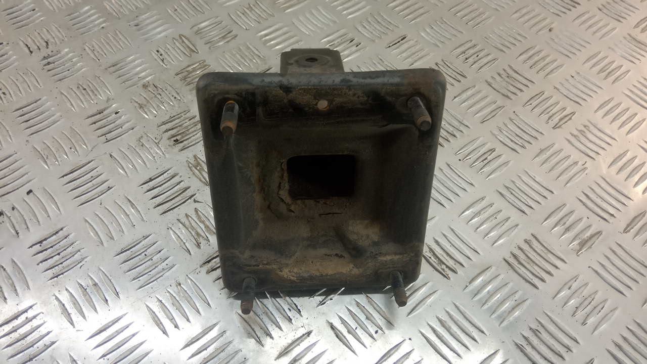 Кронштейн усилителя заднего бампера правый