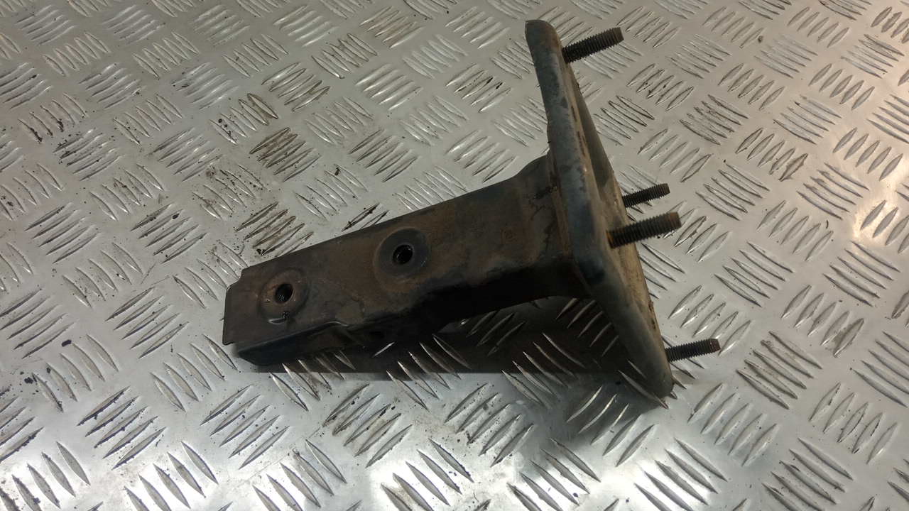 Кронштейн усилителя заднего бампера правый