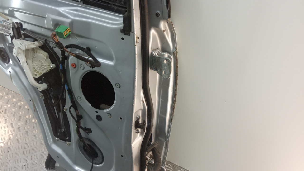 Дверь задняя левая