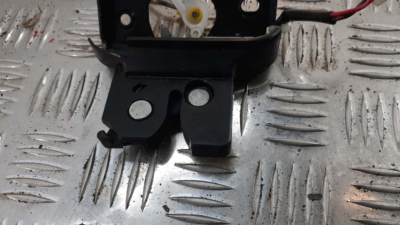 Замок багажника