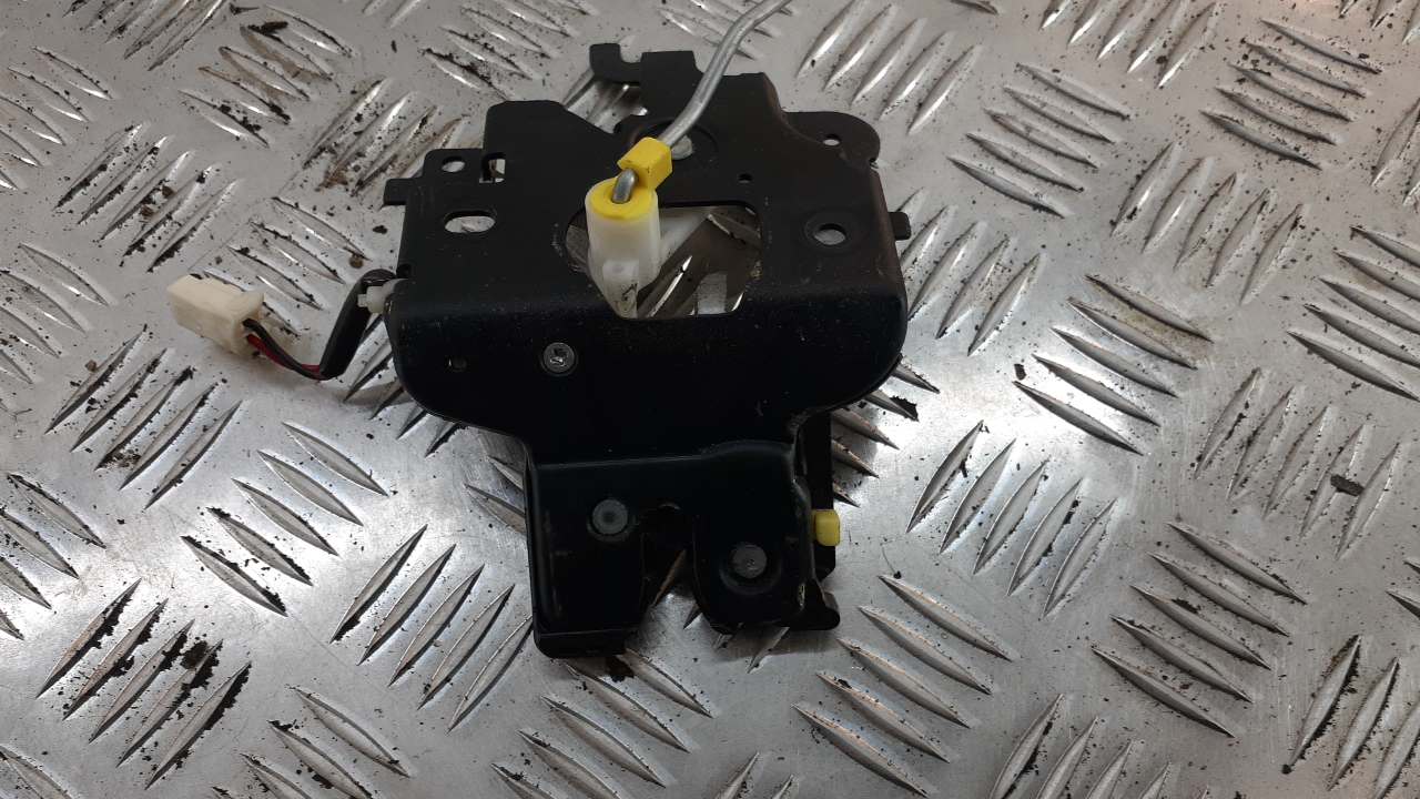 Замок багажника