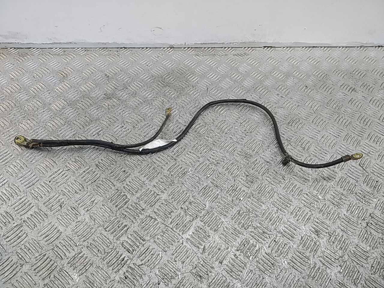 Клемма аккумулятора -