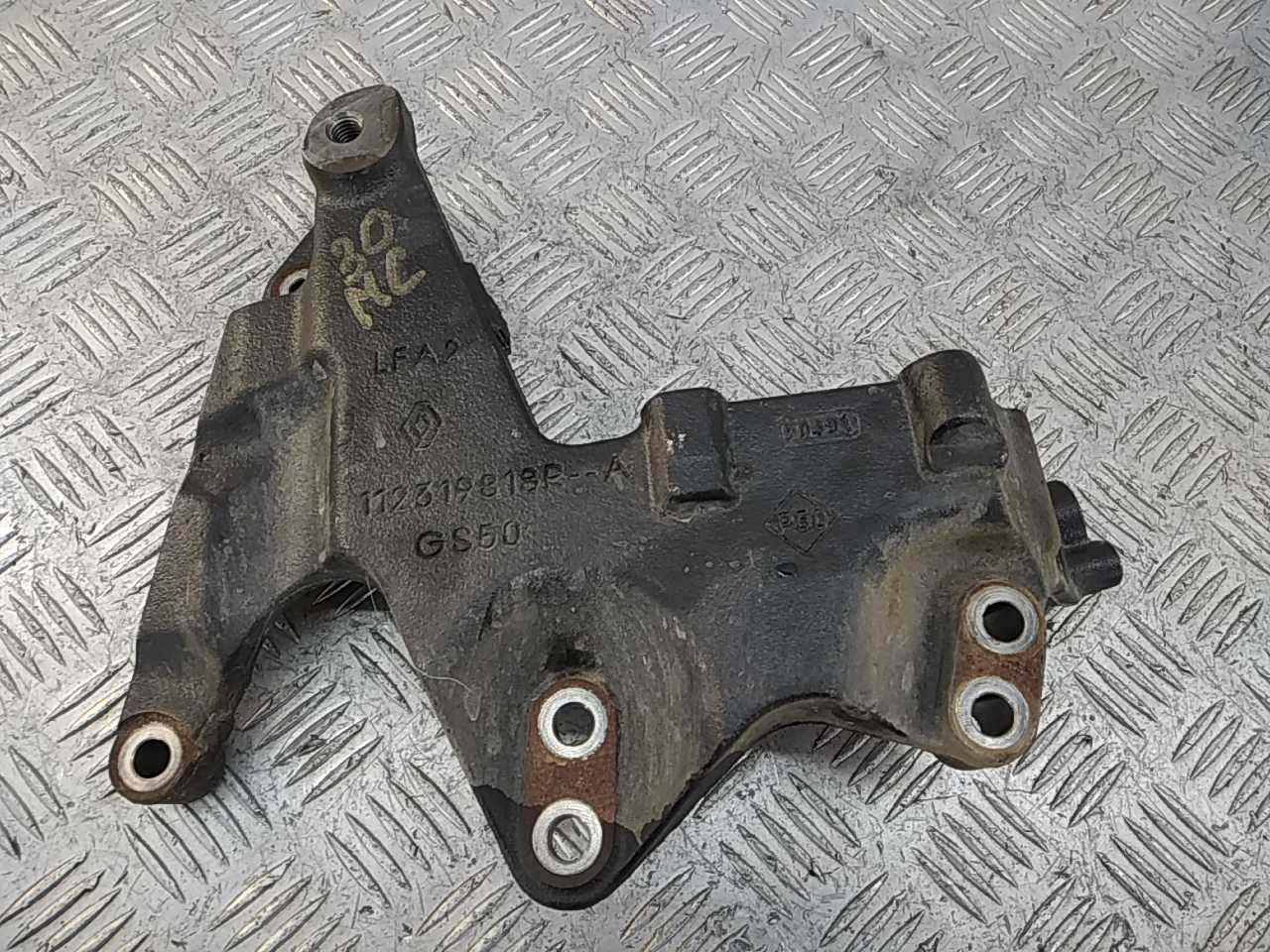 Кронштейн двигателя правый